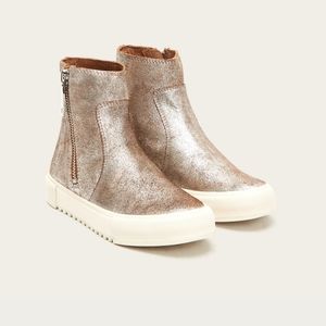 Frye Gia Lug Zip Bootie Silver Multi 9.5